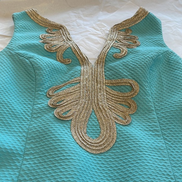 Lilly Pulitzer Dresses & Skirts - Lilly Pulitzer dress in size 00, beautiful blue and gold features.
